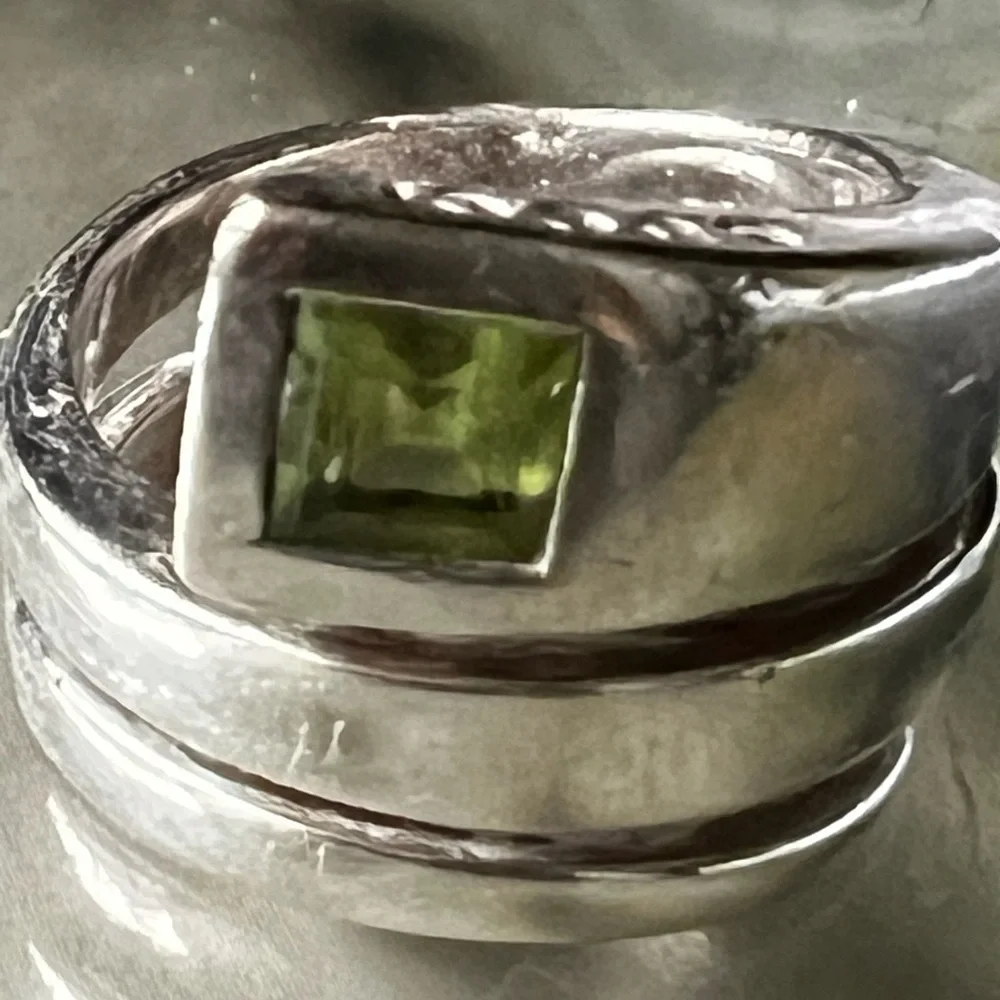 Spiral Gucci Gemstone Ring - Picture 1 of 7